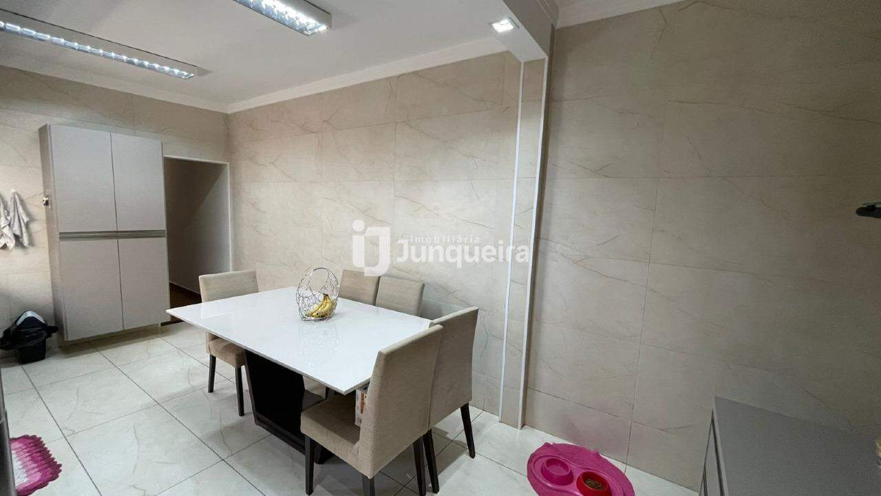 Casa à venda, 3 quartos, sendo 1 suíte, 1 vaga, no bairro Vila Rezende em Piracicaba - SP