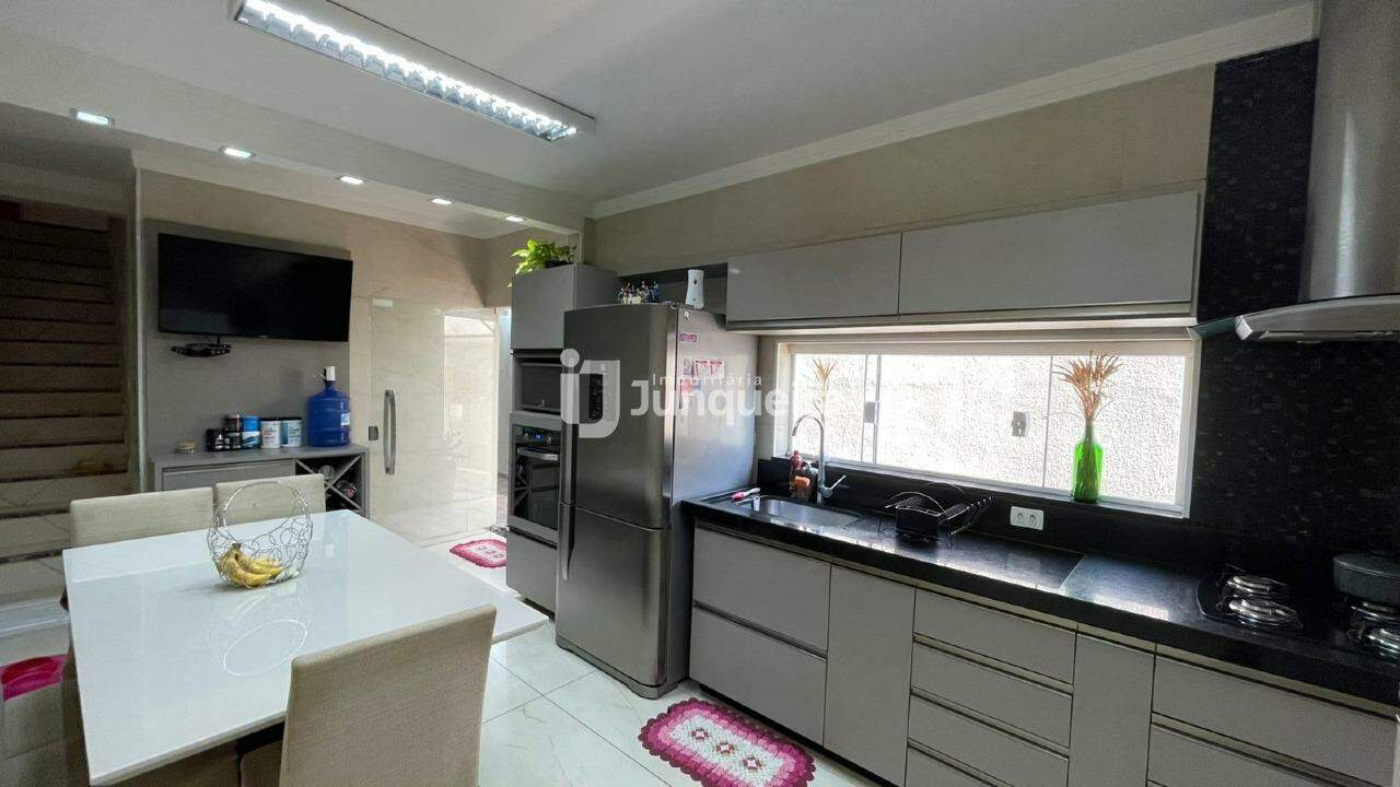 Casa à venda, 3 quartos, sendo 1 suíte, 1 vaga, no bairro Vila Rezende em Piracicaba - SP