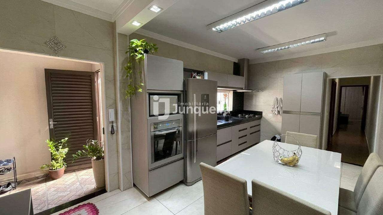 Casa à venda, 3 quartos, sendo 1 suíte, 1 vaga, no bairro Vila Rezende em Piracicaba - SP