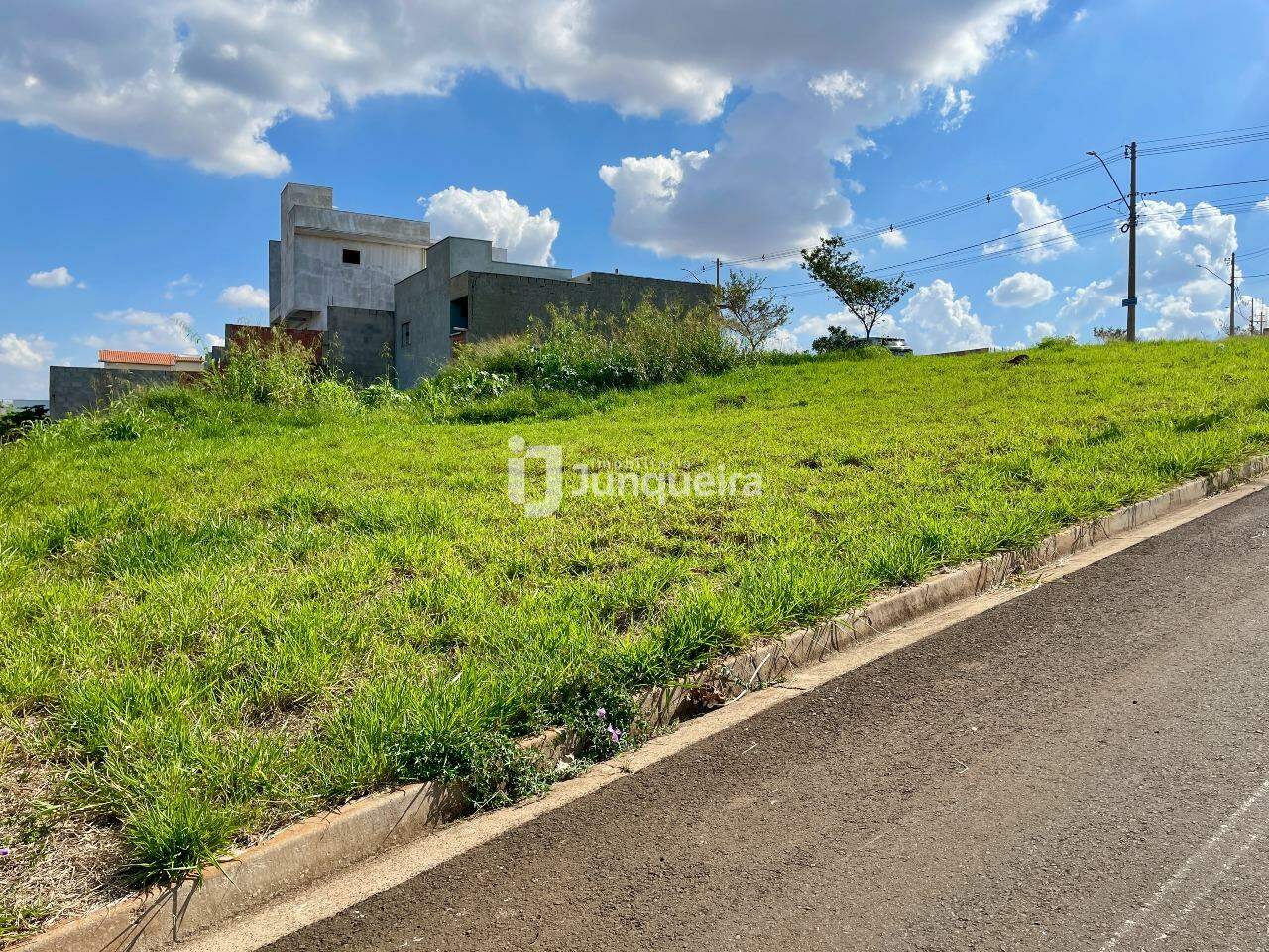 Terreno à venda, no bairro Terras Di Treviso em Piracicaba - SP