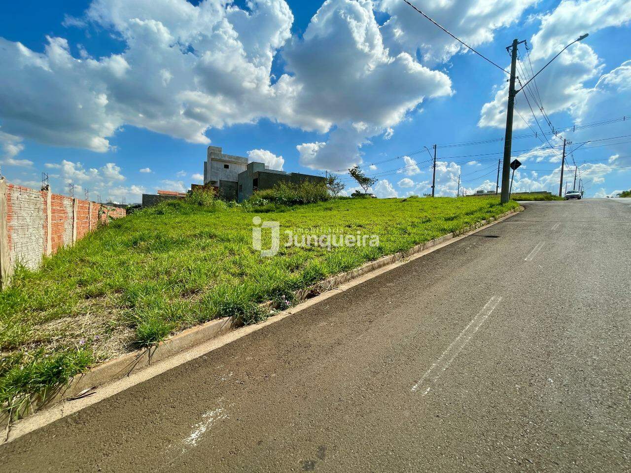 Terreno à venda, no bairro Terras Di Treviso em Piracicaba - SP