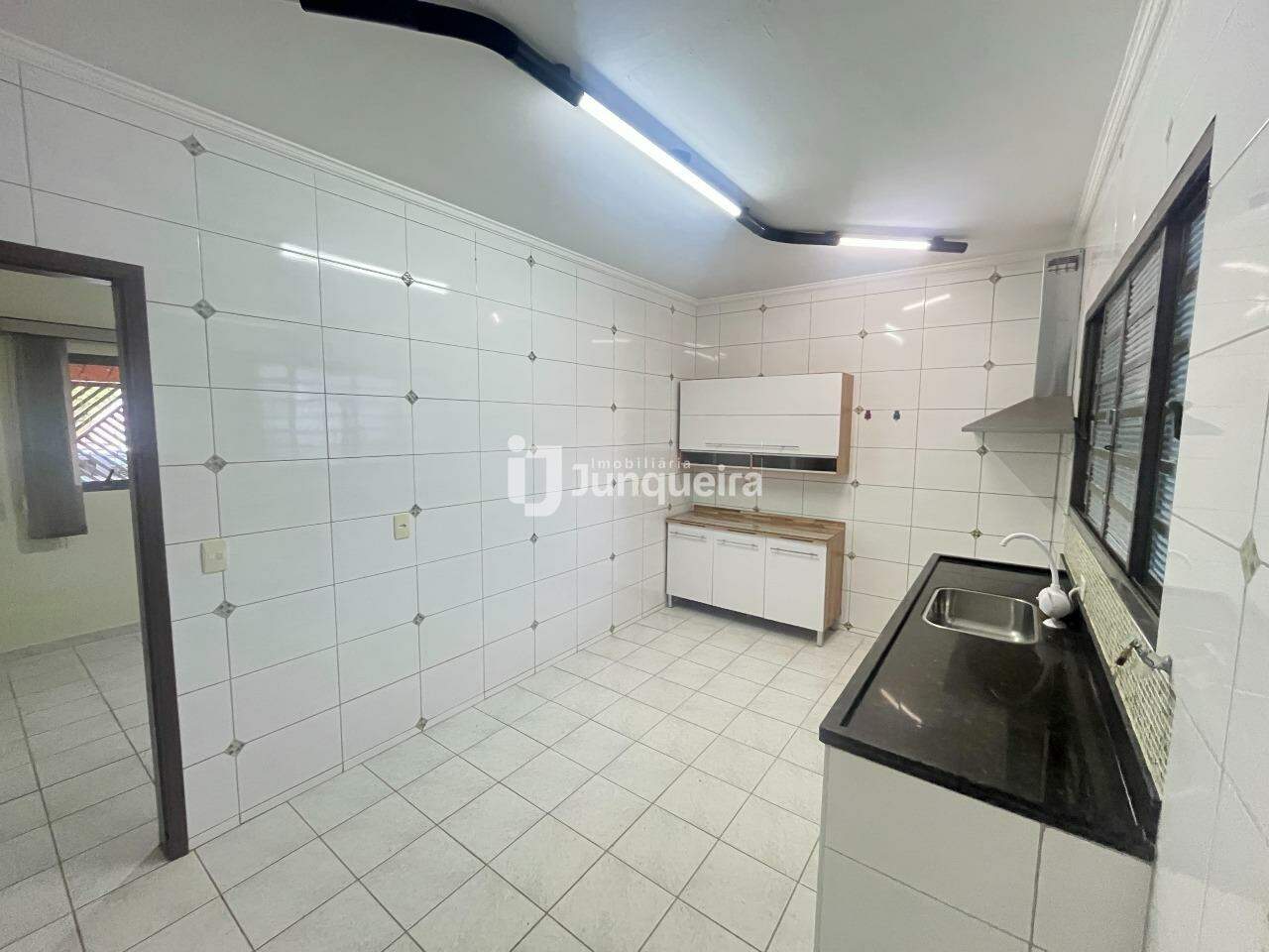Casa à venda, 2 quartos, sendo 1 suíte, 2 vagas, no bairro Jardim Petrópolis em Piracicaba - SP