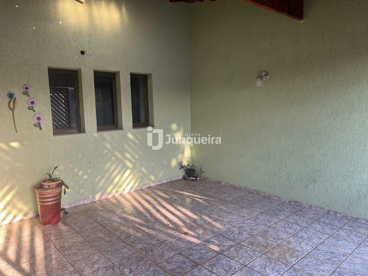 Casa à venda, 2 quartos, sendo 1 suíte, 2 vagas, no bairro Jardim Petrópolis em Piracicaba - SP