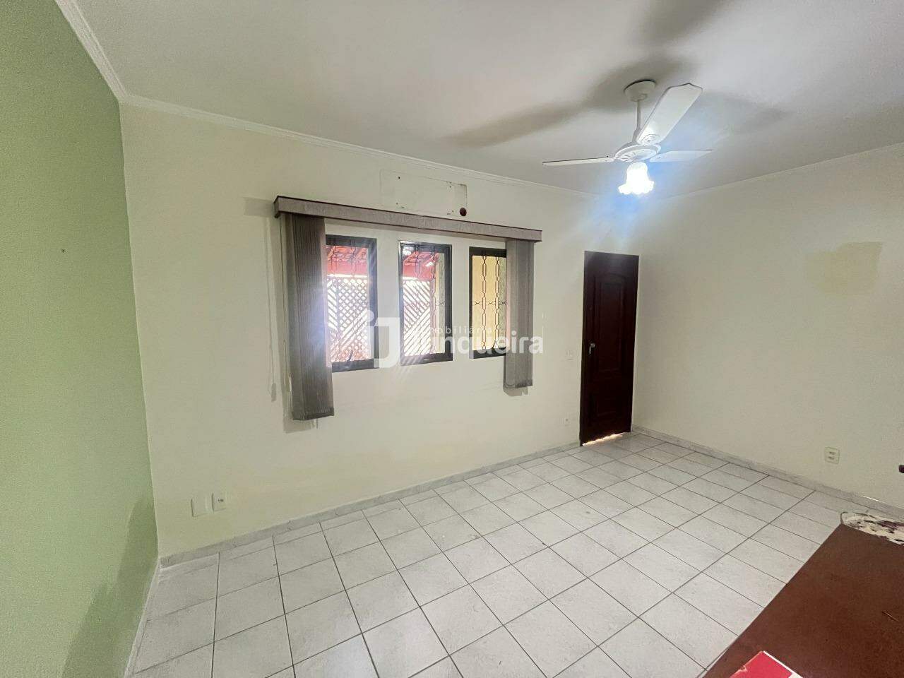 Casa à venda, 2 quartos, sendo 1 suíte, 2 vagas, no bairro Jardim Petrópolis em Piracicaba - SP