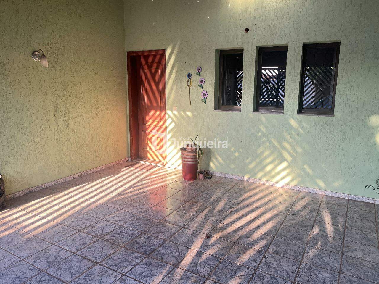 Casa à venda, 2 quartos, sendo 1 suíte, 2 vagas, no bairro Jardim Petrópolis em Piracicaba - SP