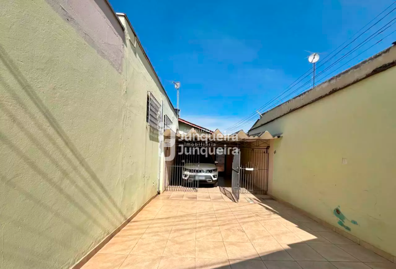Casa à venda, 4 quartos, 2 vagas, no bairro Santa Terezinha em Piracicaba - SP
