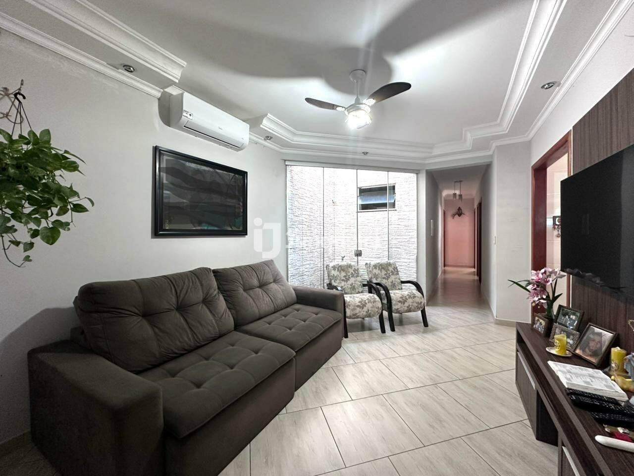Casa à venda, 3 quartos, sendo 1 suíte, 2 vagas, no bairro Terra Rica em Piracicaba - SP
