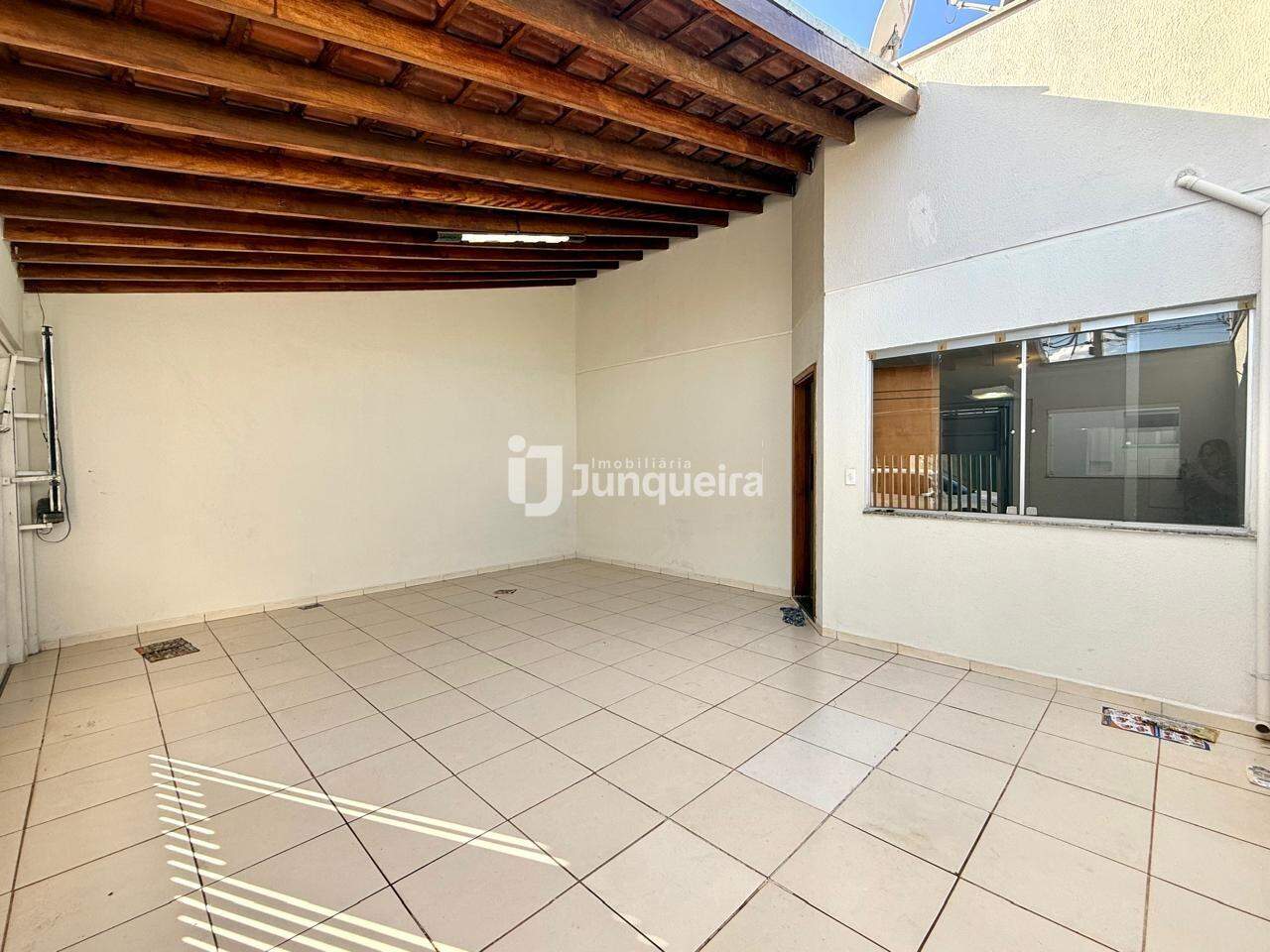 Casa à venda, 3 quartos, sendo 1 suíte, 2 vagas, no bairro Jardim Astúrias I em Piracicaba - SP