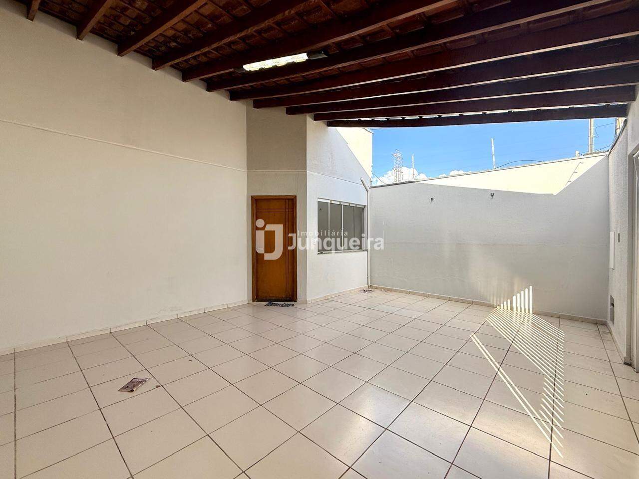Casa à venda, 3 quartos, sendo 1 suíte, 2 vagas, no bairro Jardim Astúrias I em Piracicaba - SP