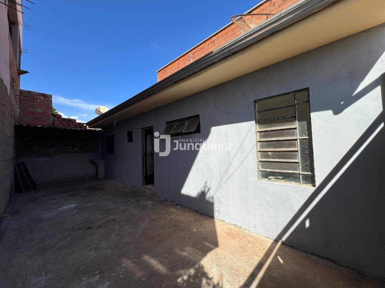 Casa para alugar, 1 quarto, 1 vaga, no bairro Jardim Dona Rosina em Rio das Pedras - SP