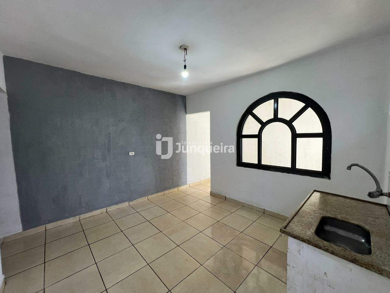 Casa para alugar, 1 quarto, 1 vaga, no bairro Jardim Dona Rosina em Rio das Pedras - SP