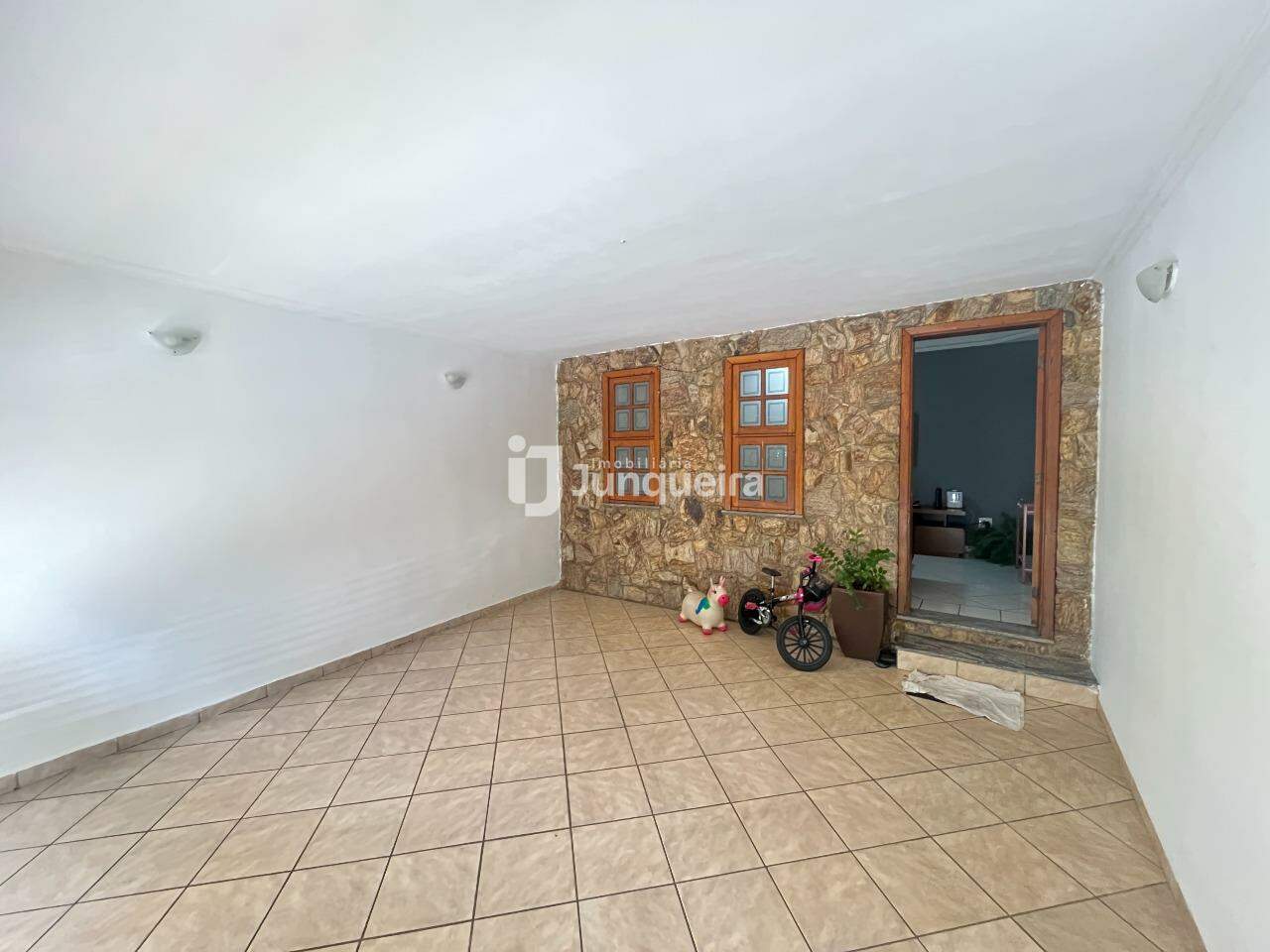 Casa à venda, 2 quartos, sendo 1 suíte, 2 vagas, no bairro Vila Rezende em Piracicaba - SP