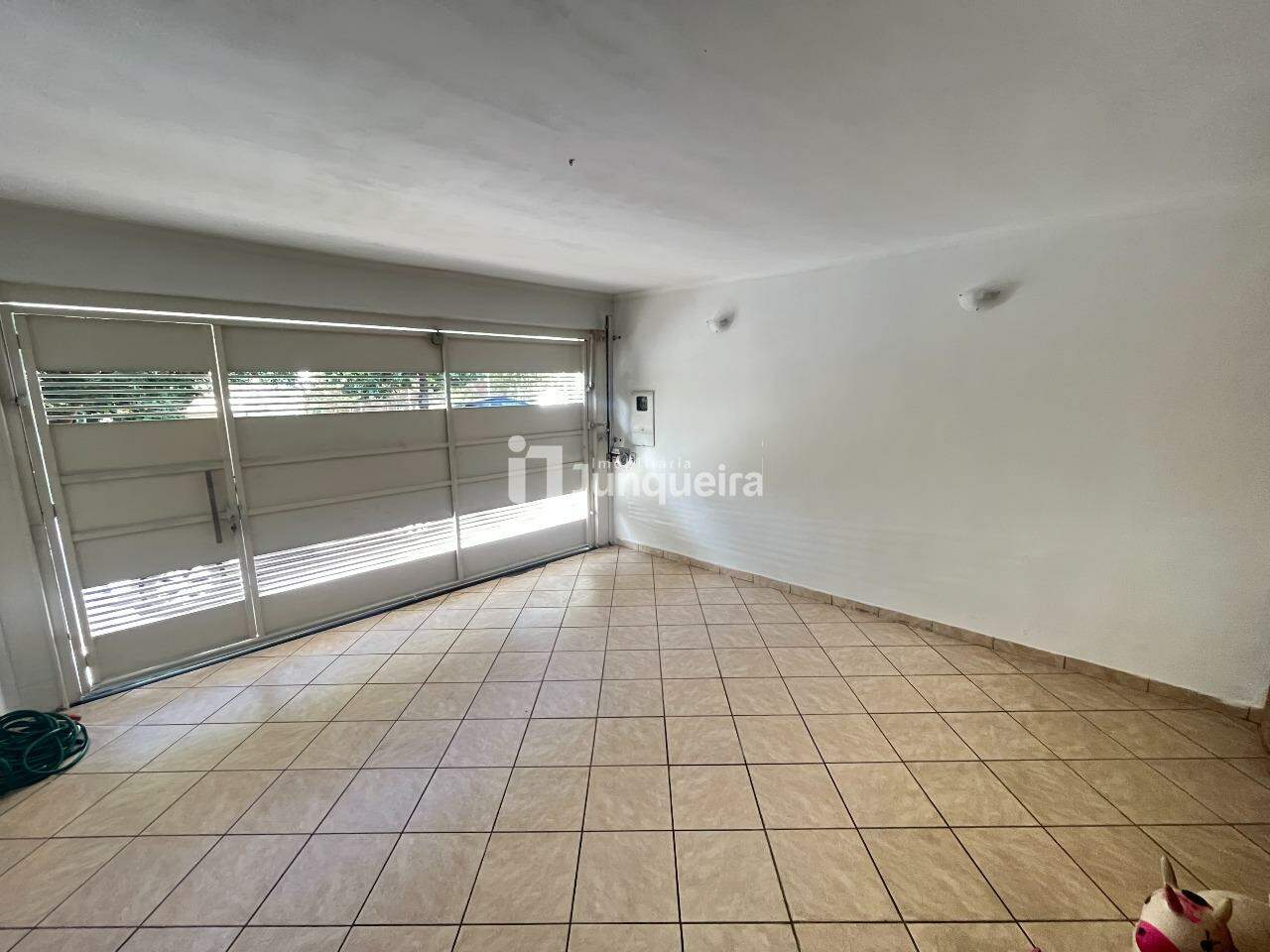Casa à venda, 2 quartos, sendo 1 suíte, 2 vagas, no bairro Vila Rezende em Piracicaba - SP