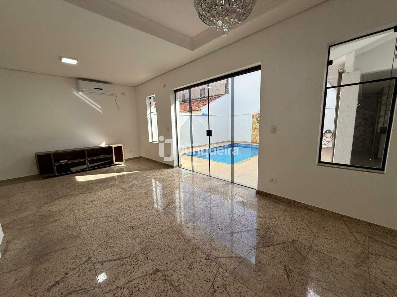 Casa à venda, 3 quartos, sendo 1 suíte, 2 vagas, no bairro SANTA CECILIA em Piracicaba - SP