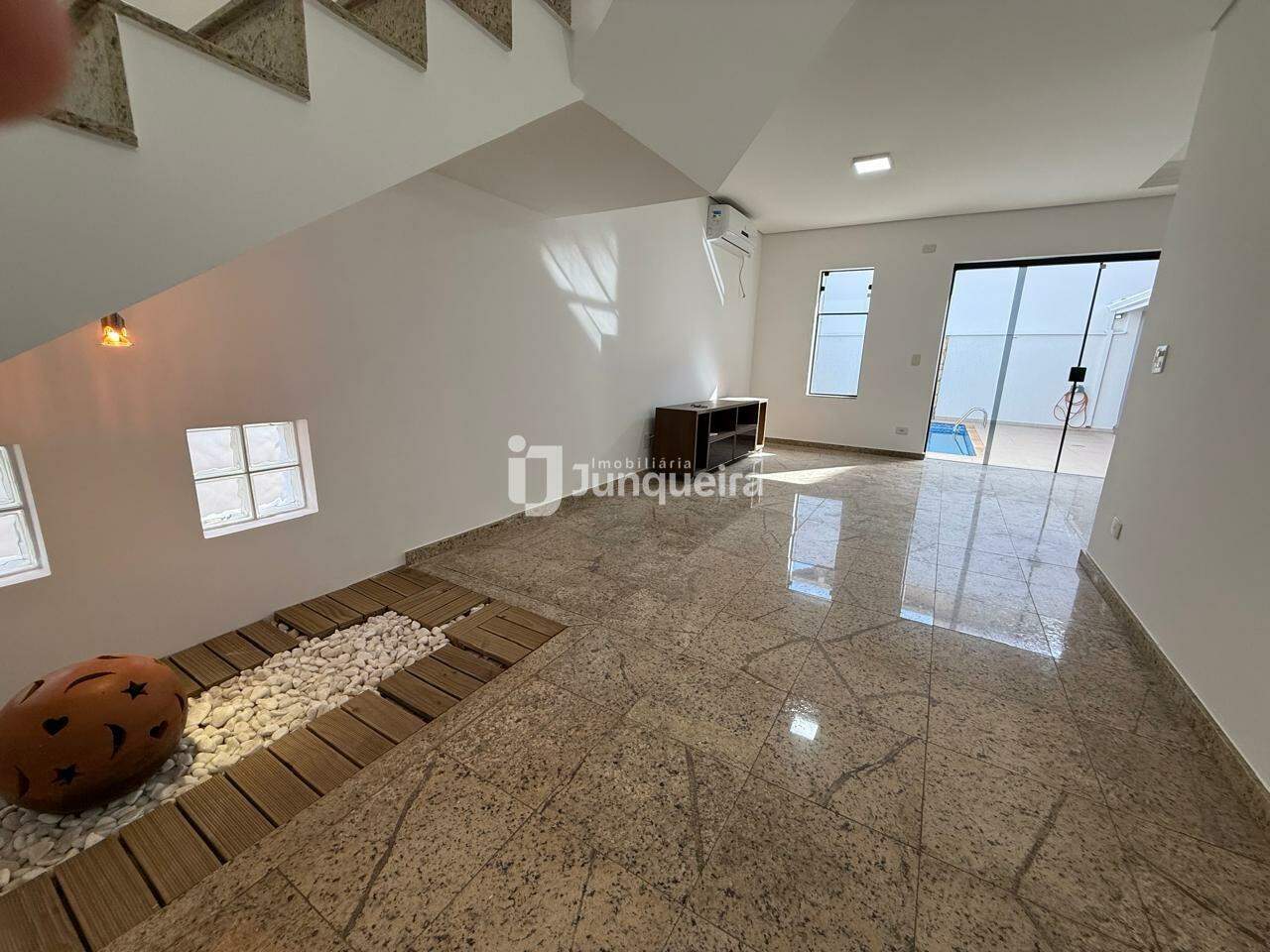 Casa à venda, 3 quartos, sendo 1 suíte, 2 vagas, no bairro SANTA CECILIA em Piracicaba - SP