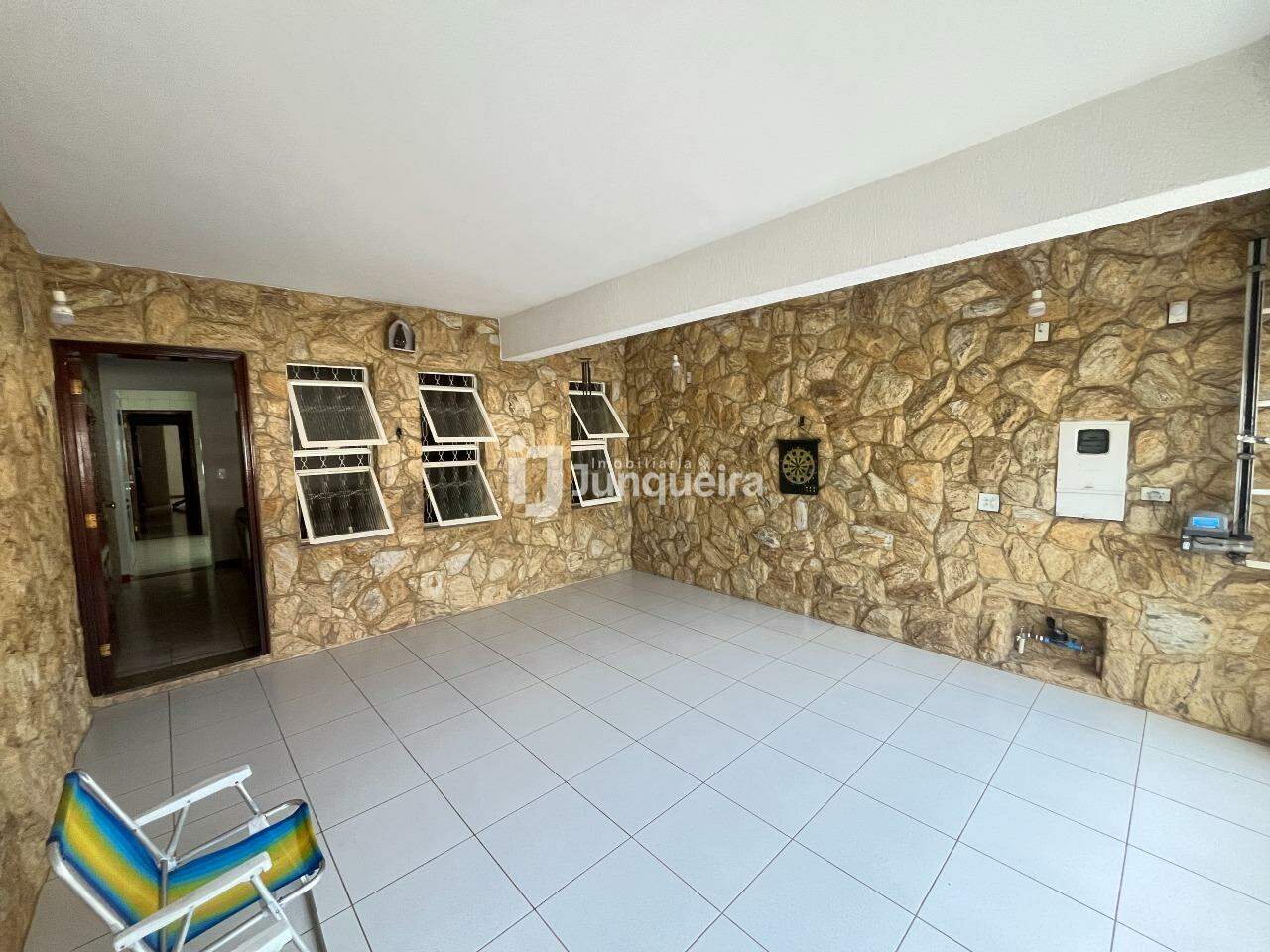 Casa à venda, 3 quartos, sendo 1 suíte, 2 vagas, no bairro Jardim Diamante em Piracicaba - SP