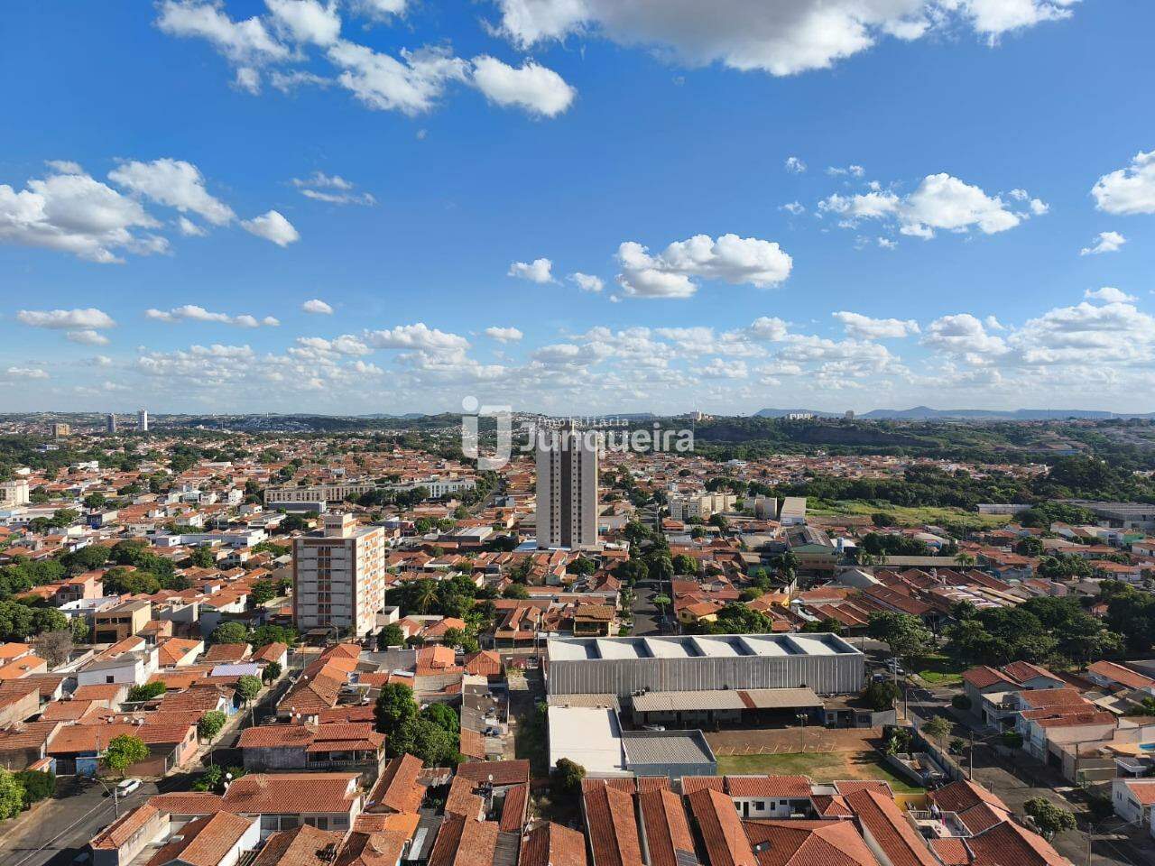 Apartamento à venda no Saint Louis, 3 quartos, sendo 2 suítes, 4 vagas, no bairro Vila Rezende em Piracicaba - SP