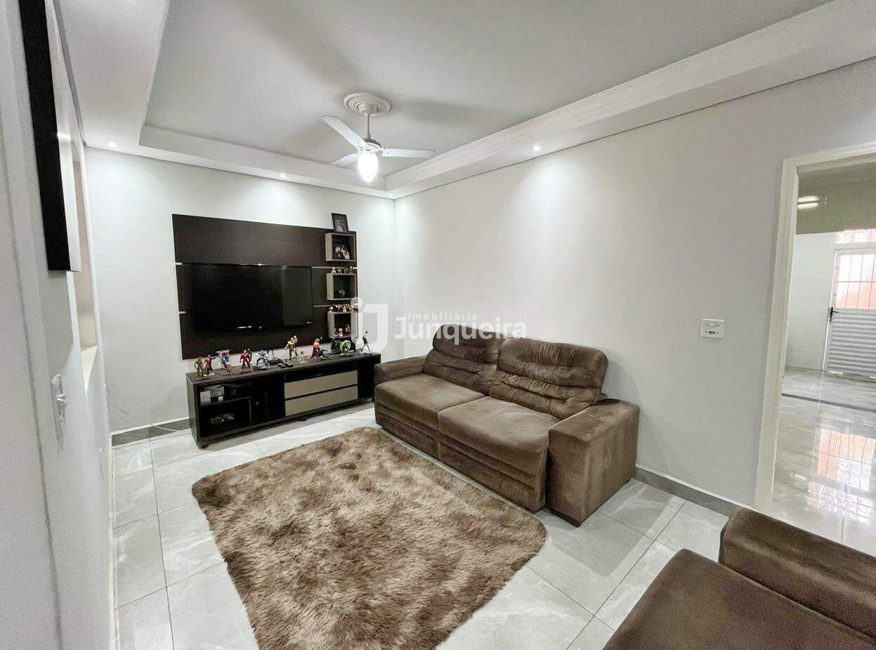 Casa à venda, 2 quartos, 1 vaga, no bairro Santa Terezinha em Piracicaba - SP