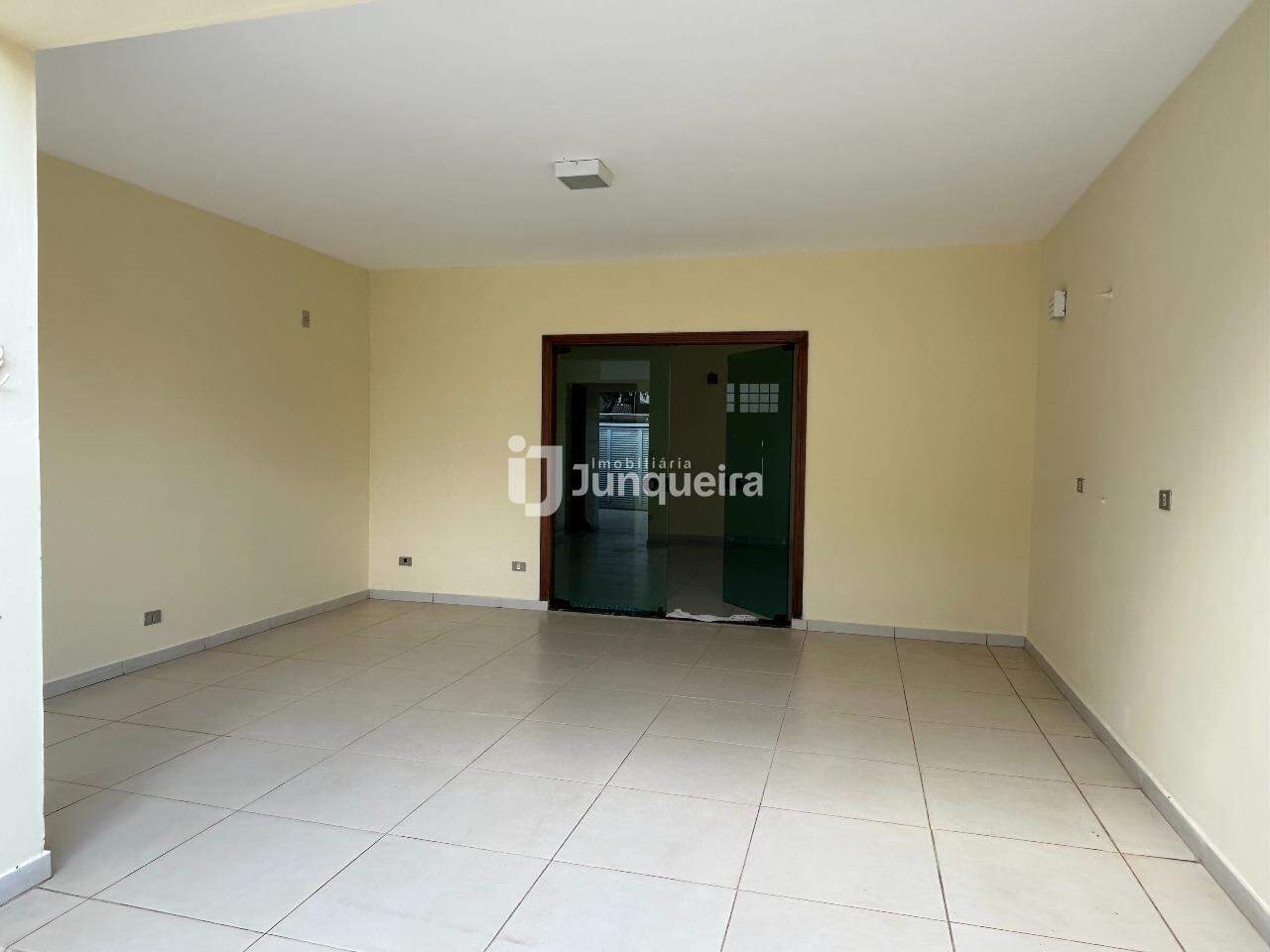 Casa à venda, 3 quartos, sendo 1 suíte, 4 vagas, no bairro Parque Santa Cecília em Piracicaba - SP
