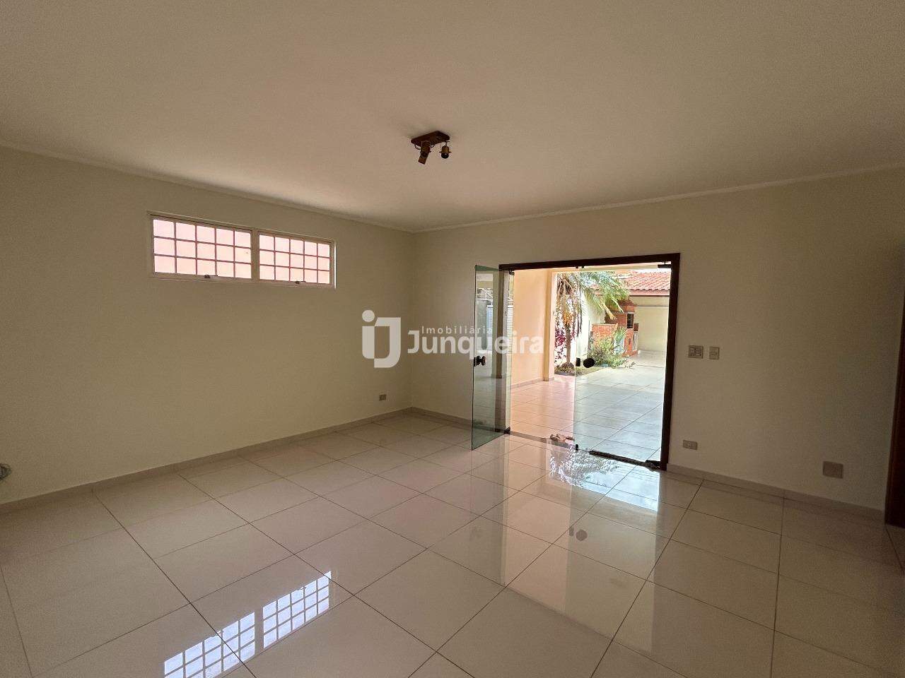 Casa à venda, 3 quartos, sendo 1 suíte, 4 vagas, no bairro Parque Santa Cecília em Piracicaba - SP