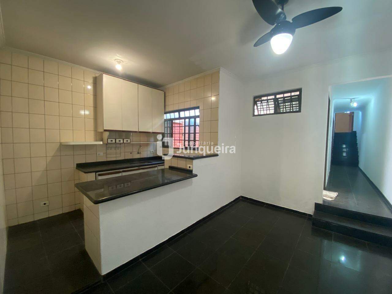 Casa à venda, 3 quartos, sendo 1 suíte, 2 vagas, no bairro Castelinho em Piracicaba - SP