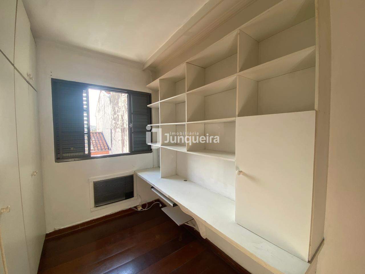 Casa à venda, 3 quartos, sendo 1 suíte, 2 vagas, no bairro Castelinho em Piracicaba - SP