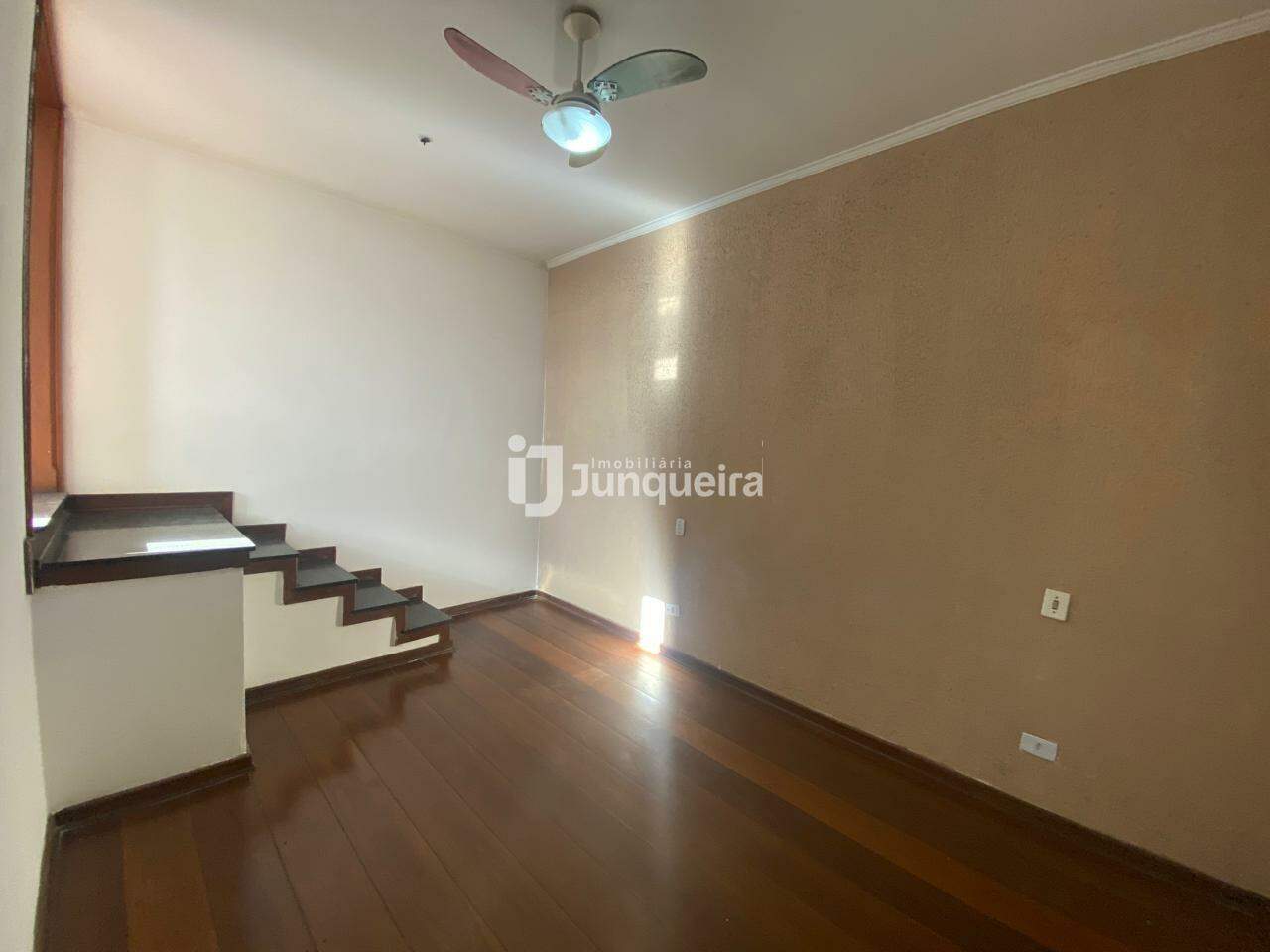 Casa à venda, 3 quartos, sendo 1 suíte, 2 vagas, no bairro Castelinho em Piracicaba - SP