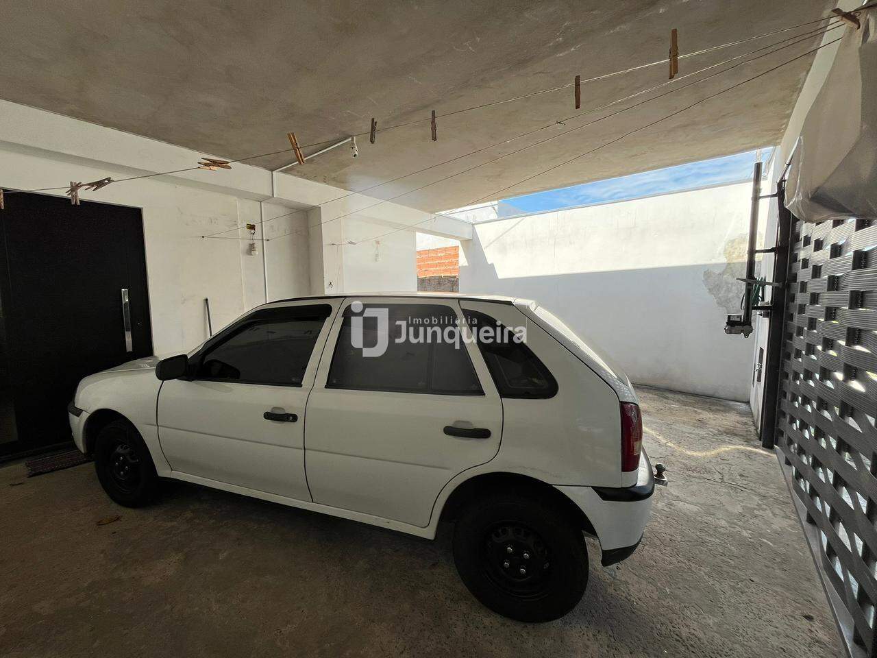 Casa à venda, 2 quartos, 2 vagas, no bairro Vale do Sol em Piracicaba - SP