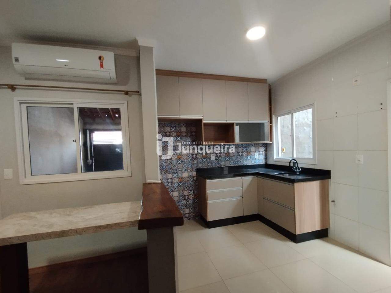 Casa à venda, 2 quartos, 2 vagas, no bairro Parque Residencial Piracicaba em Piracicaba - SP
