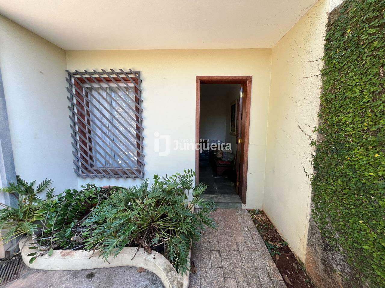 Casa à venda, 3 quartos, sendo 1 suíte, 5 vagas, no bairro Vila Monteiro em Piracicaba - SP