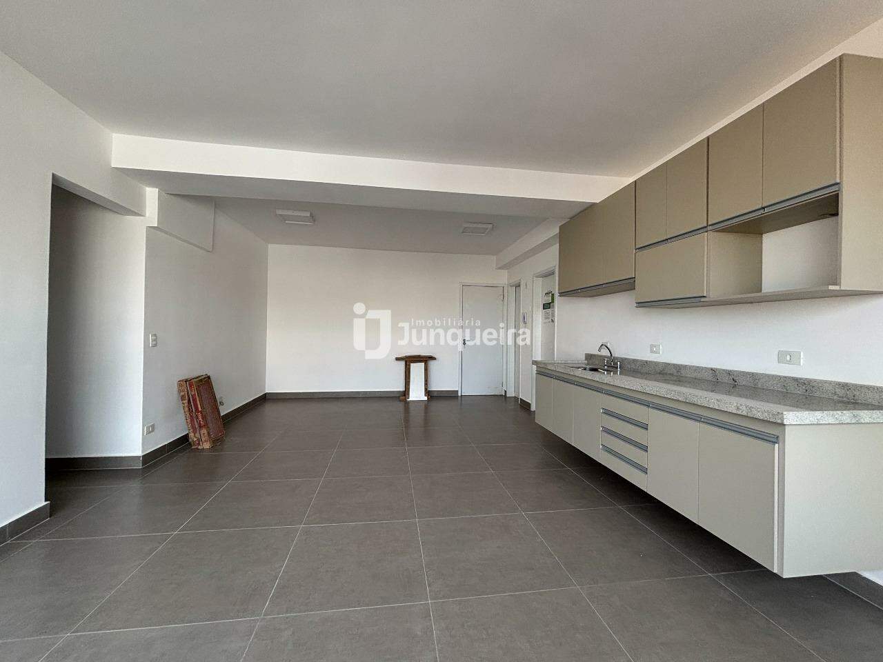 Apartamento para alugar, 3 quartos, sendo 1 suíte, 2 vagas, no bairro Alemães em Piracicaba - SP