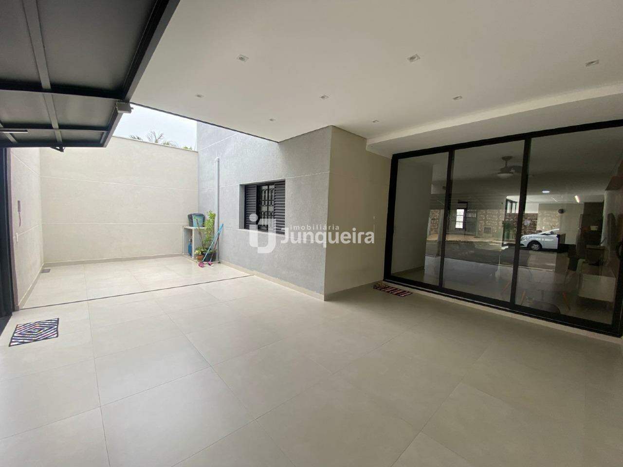 Casa à venda, 4 quartos, sendo 1 suíte, 3 vagas, no bairro Santa Terezinha em Piracicaba - SP