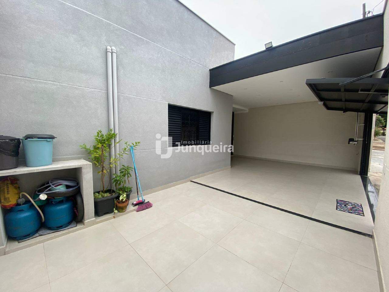 Casa à venda, 4 quartos, sendo 1 suíte, 3 vagas, no bairro Santa Terezinha em Piracicaba - SP