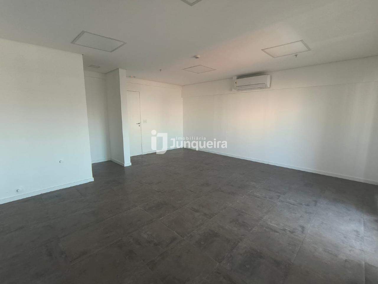 Sala Comercial para alugar, 1 vaga, no bairro Cidade Alta em Piracicaba - SP
