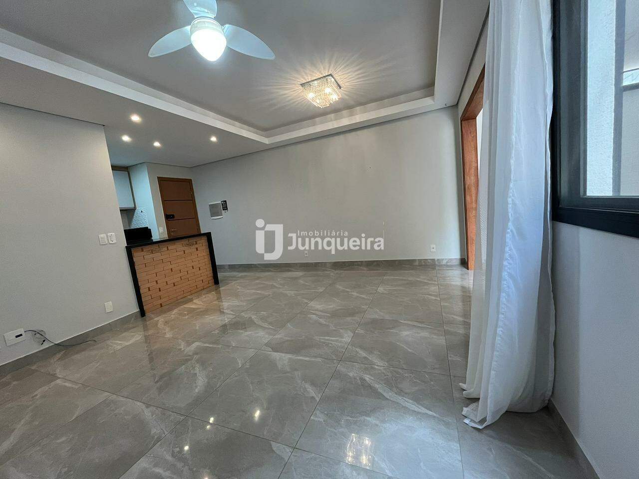 Apartamento à venda no Lumiere, 2 quartos, sendo 1 suíte, 2 vagas, no bairro Parque Santa Cecília em Piracicaba - SP