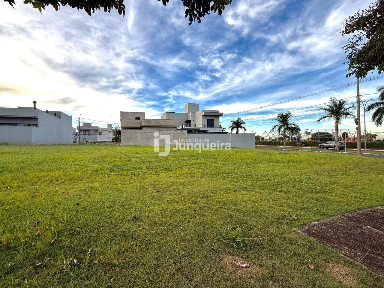 Terreno em Condomínio à venda no Park Unimep Taquaral, no bairro Taquaral em Piracicaba - SP