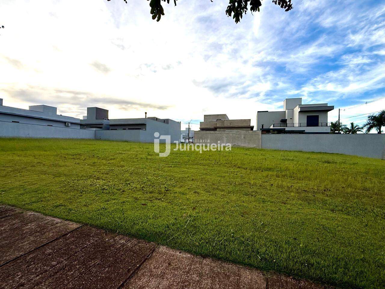 Terreno em Condomínio à venda no Park Unimep Taquaral, no bairro Taquaral em Piracicaba - SP