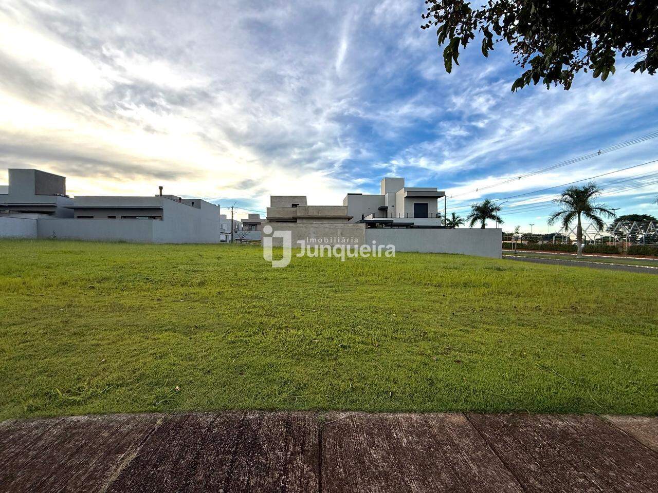 Terreno em Condomínio à venda no Park Unimep Taquaral, no bairro Taquaral em Piracicaba - SP