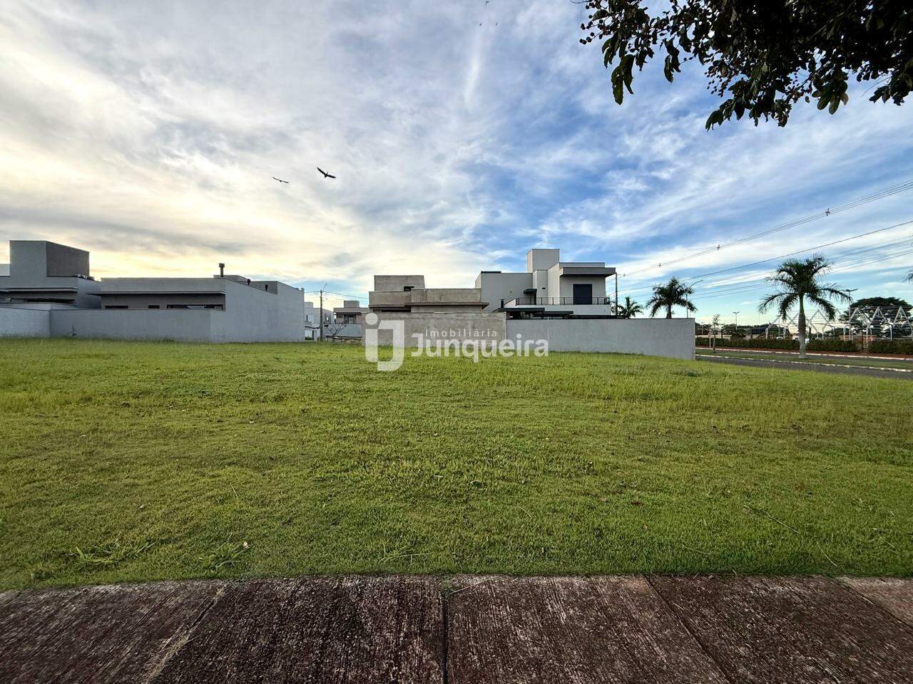 Terreno em Condomínio à venda no Park Unimep Taquaral, no bairro Taquaral em Piracicaba - SP