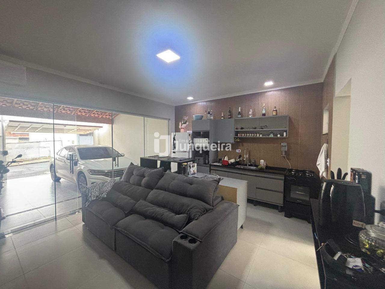 Casa à venda, 2 quartos, 2 vagas, no bairro Santa Rosa em Piracicaba - SP