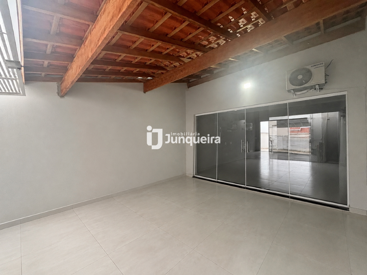 Casa à venda, 2 quartos, 2 vagas, no bairro Santa Rosa em Piracicaba - SP