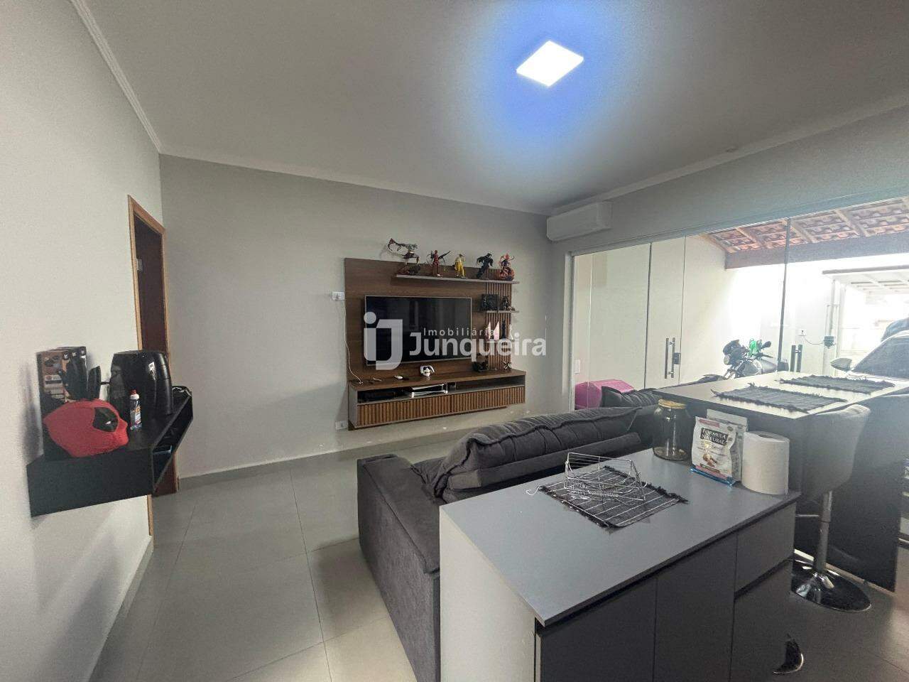 Casa à venda, 2 quartos, 2 vagas, no bairro Santa Rosa em Piracicaba - SP