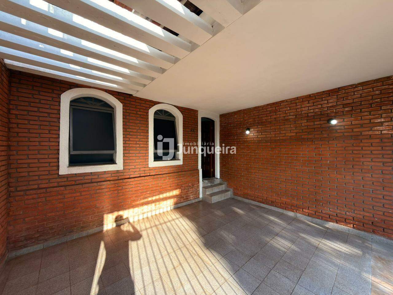Casa à venda, 2 quartos, 2 vagas, no bairro Jardim Noiva da Colina em Piracicaba - SP