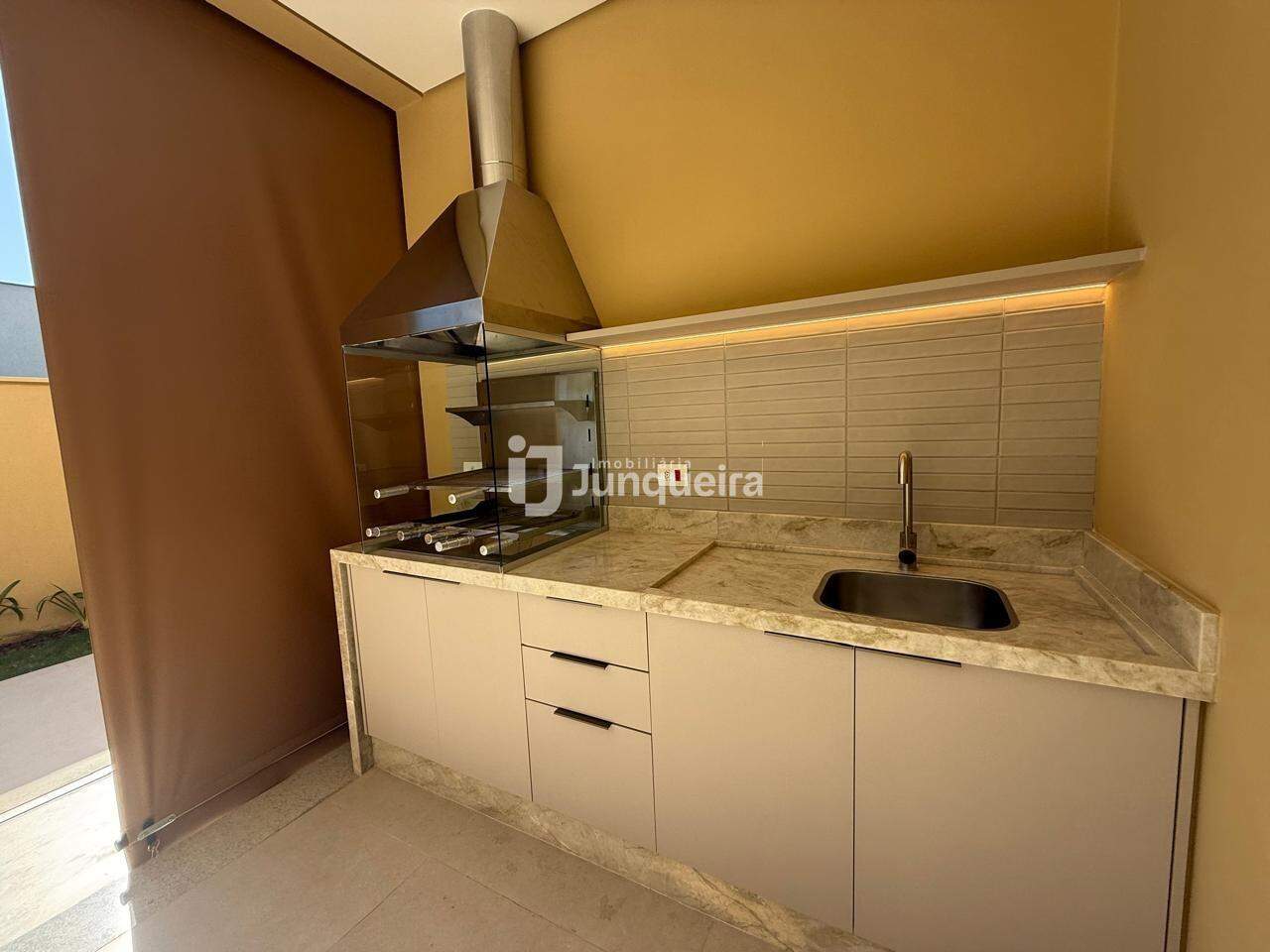Casa em Condomínio à venda no Villa D'Aquila, 3 quartos, sendo 3 suítes, 2 vagas, no bairro Santa Rosa em Piracicaba - SP
