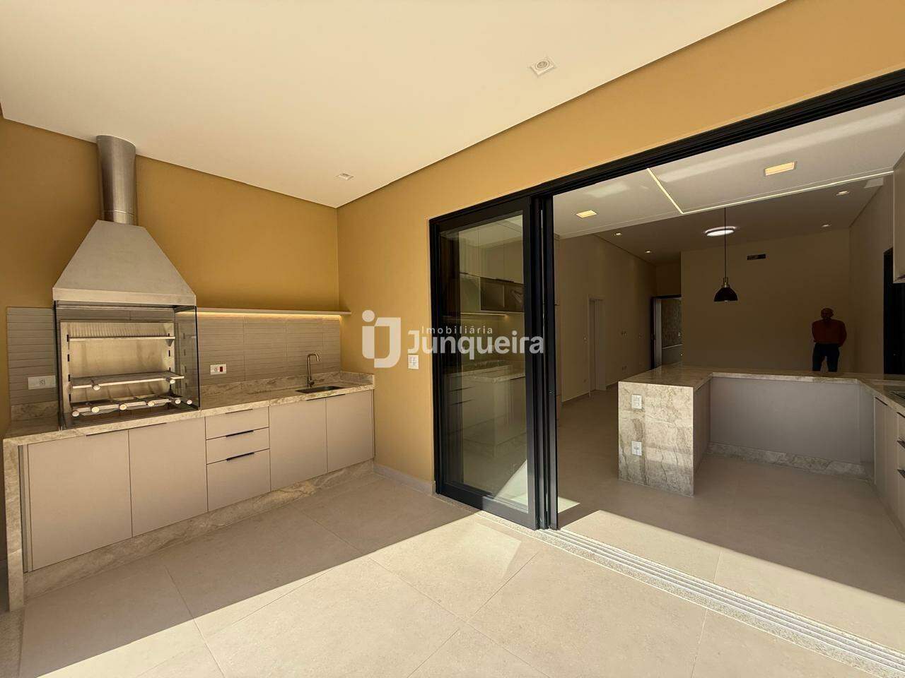 Casa em Condomínio à venda no Villa D'Aquila, 3 quartos, sendo 3 suítes, 2 vagas, no bairro Santa Rosa em Piracicaba - SP