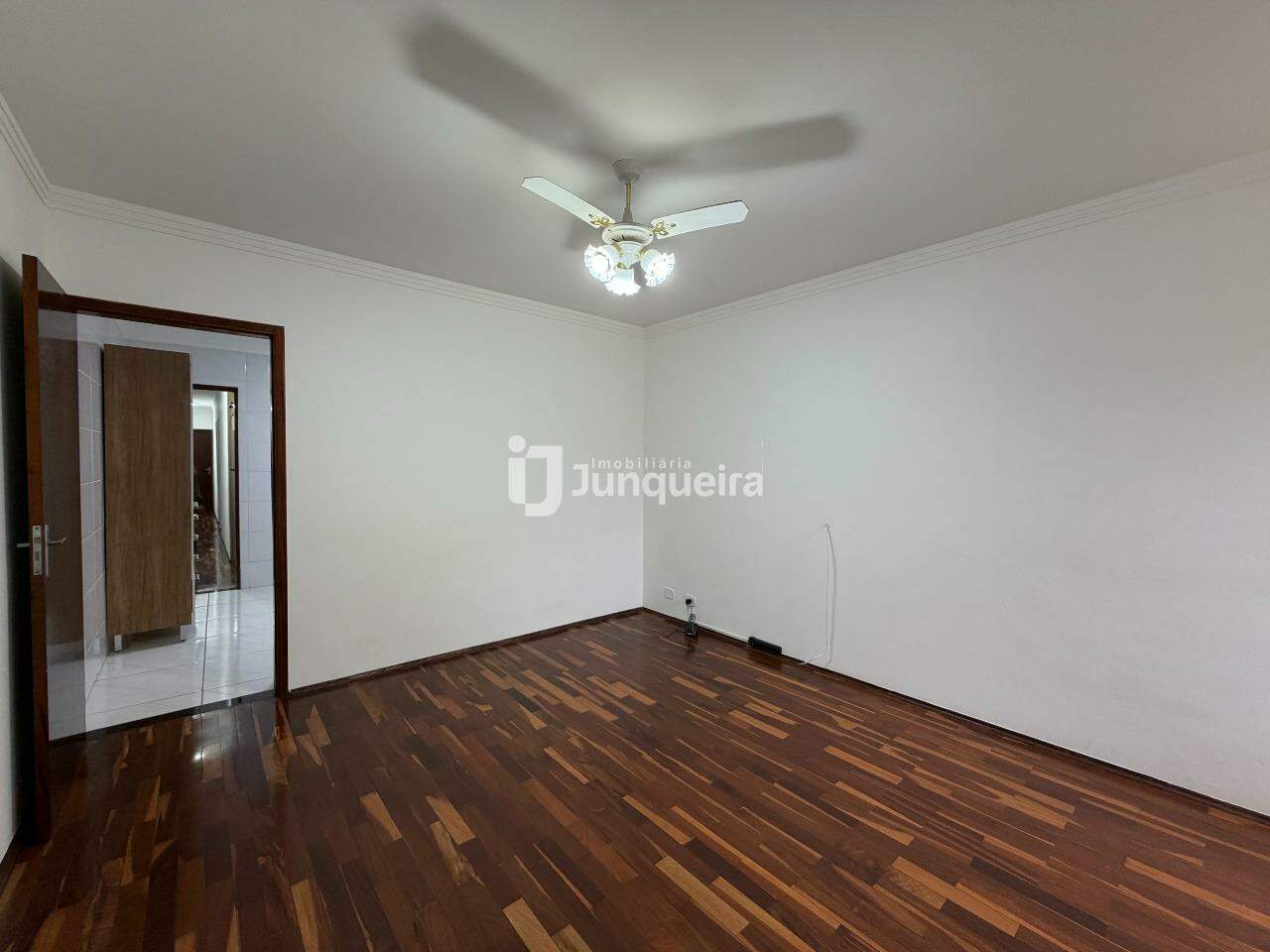 Casa à venda, 2 quartos, 1 vaga, no bairro Paulicéia em Piracicaba - SP