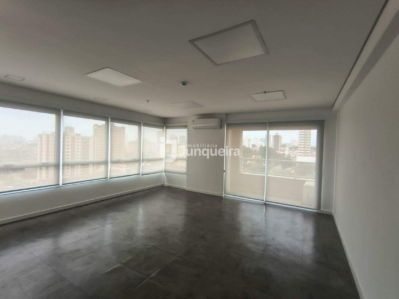 Sala Comercial para alugar, 1 vaga, no bairro Cidade Alta em Piracicaba - SP