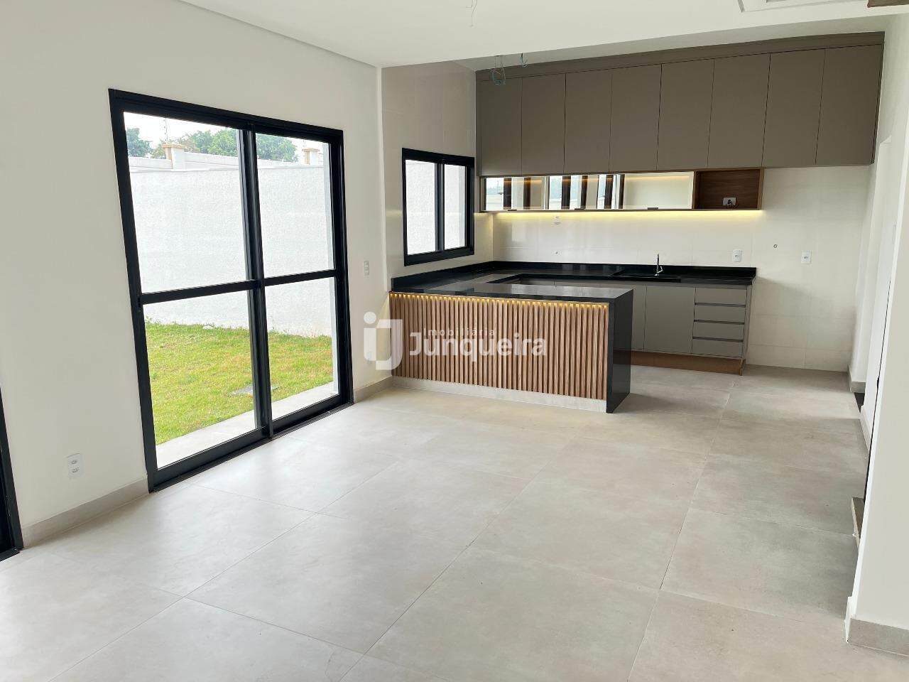 Casa em Condomínio à venda no Authoria Reserva Jequitiba, 3 quartos, sendo 1 suíte, 2 vagas, no bairro Authoria Reserva Jequitibá em Piracicaba - SP