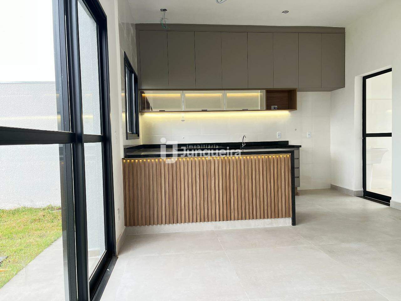 Casa em Condomínio à venda no Authoria Reserva Jequitiba, 3 quartos, sendo 1 suíte, 2 vagas, no bairro Authoria Reserva Jequitibá em Piracicaba - SP