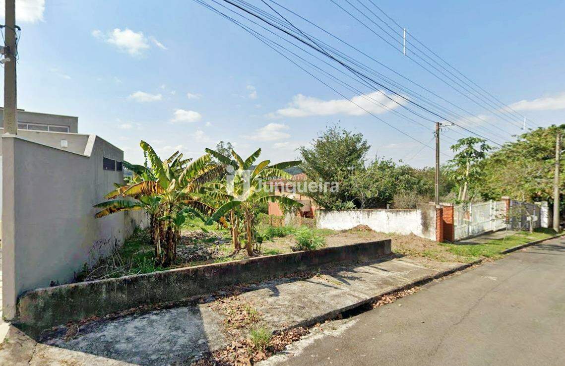 Terreno à venda, no bairro Centro em Águas de São Pedro - SP